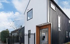 Brand New Close To Cbd 3 Bed 3 Bath With Garage
